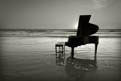 piano-on-beach2
